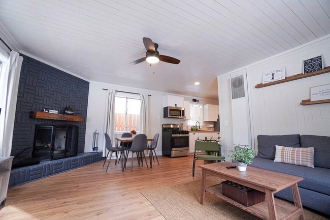 405 Holmes Ln in Big Bear, CA - Building Photo - Building Photo