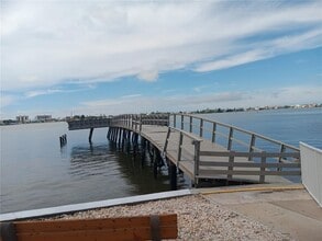 4775 Cove Cir in St. Petersburg, FL - Building Photo - Building Photo