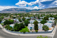 VILLA LA CHARLES in Albuquerque, NM - Foto de edificio - Building Photo