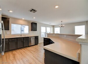 9527 Violet Sunset Ave in Las Vegas, NV - Building Photo - Building Photo