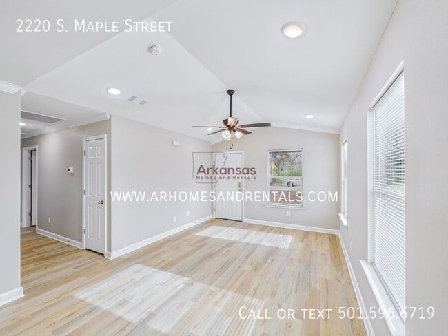 2220 S Maple St in Little Rock, AR - Building Photo - Building Photo