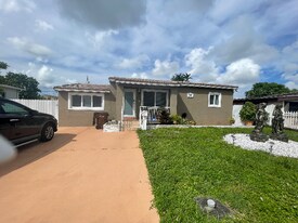 55-W55 W 55th St in Hialeah, FL - Building Photo