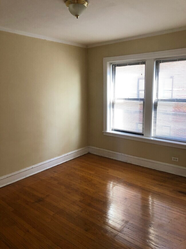 6443 N Hamilton Ave in Chicago, IL - Building Photo - Building Photo