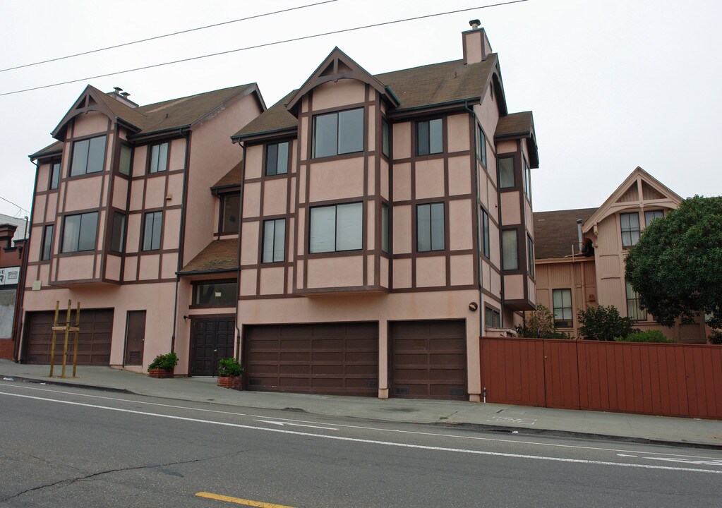 4575 Cabrillo St in San Francisco, CA - Building Photo