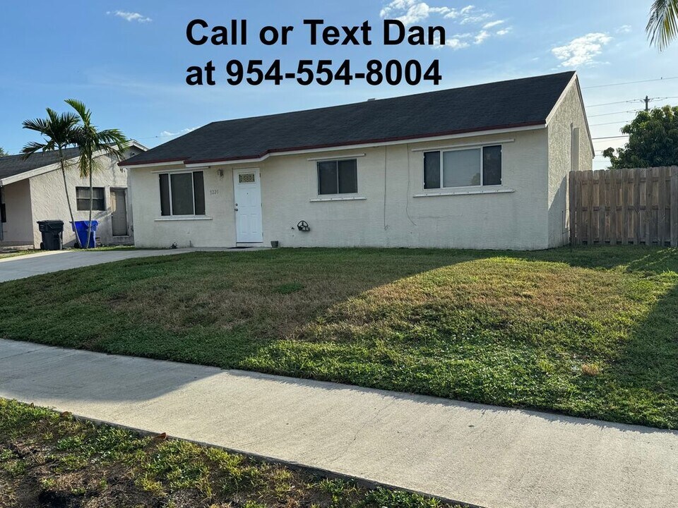 3220 N 73rd Ter in Hollywood, FL - Building Photo