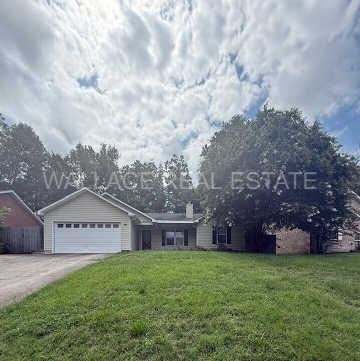2312 Sunnywood Ln in Knoxville, TN - Building Photo