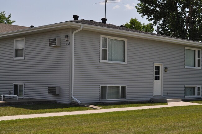 713 2nd Ave W, Unit 3 in West Fargo, ND - Foto de edificio - Building Photo