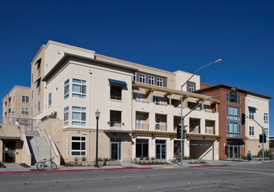 Delaware Pacific Family Apartments in San Mateo, CA - Foto de edificio