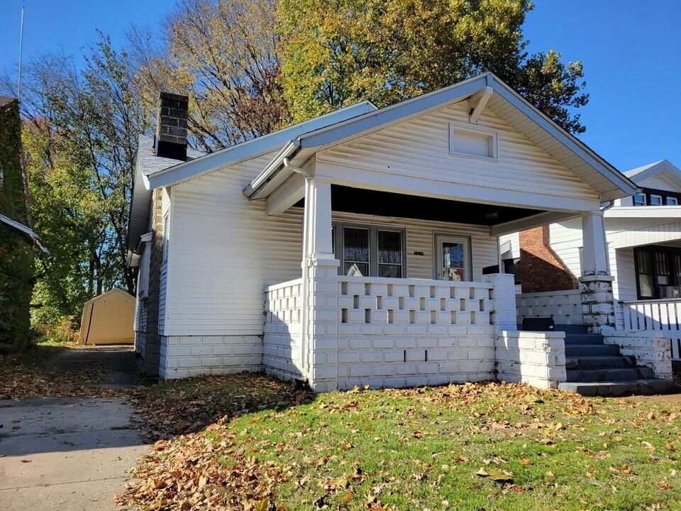 1217 N Frink St in Peoria, IL - Building Photo