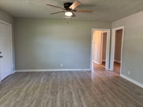 5962 Belarbor St in Houston, TX - Foto de edificio - Building Photo