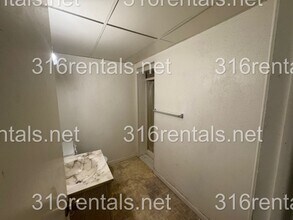 511 Holly Ln in Newton, KS - Building Photo - Building Photo