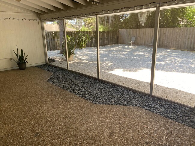 2131 Montclair Dr in Sarasota, FL - Building Photo - Building Photo