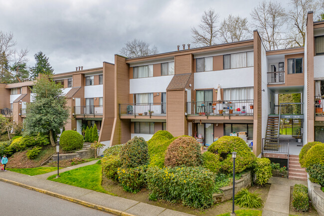 1948 Goleta Dr in Burnaby, BC - Building Photo - Primary Photo