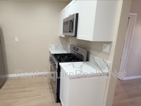 936 W Foothill Blvd in Azusa, CA - Building Photo - Building Photo