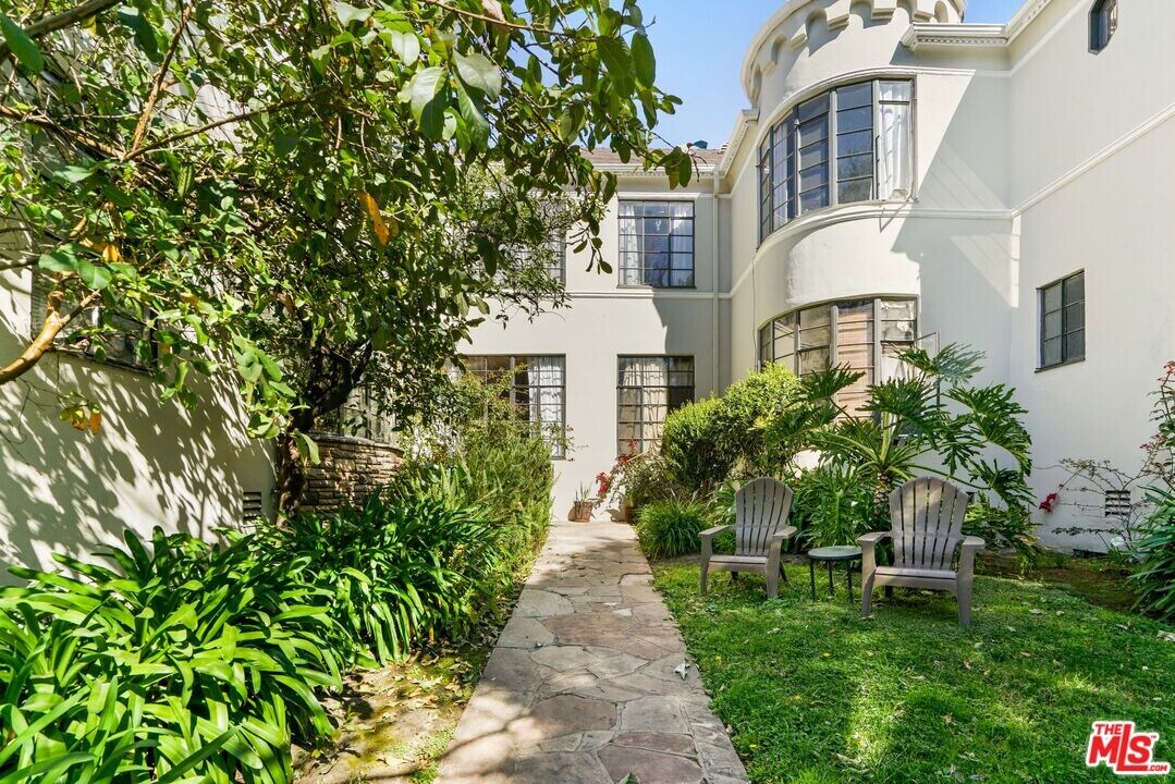 4703 Finley Ave in Los Angeles, CA - Building Photo