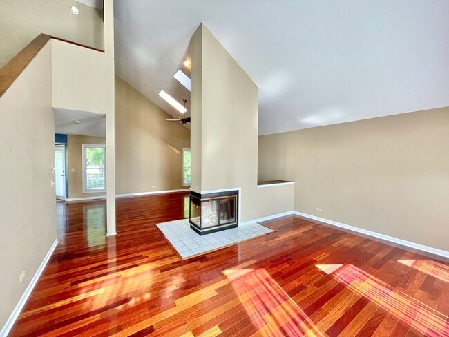 2250 Lakeside Dr in Aurora, IL - Building Photo - Building Photo