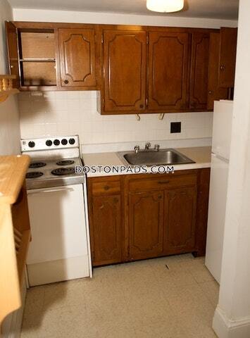 1315 Commonwealth Ave in Boston, MA - Building Photo