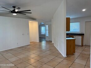 2560 W Tenbrook Way in Tucson, AZ - Building Photo - Building Photo