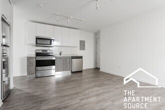940 W Winona St in Chicago, IL - Building Photo - Building Photo