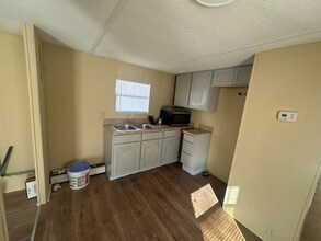 3765 Burgaw Hwy in Jacksonville, NC - Foto de edificio - Building Photo