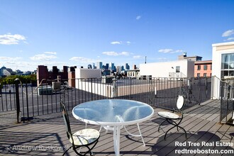 393 W Broadway, Unit 4 in Boston, MA - Building Photo - Building Photo