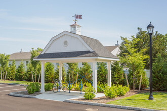 Courtyards on Fifth in Bay Shore, NY - Building Photo - Building Photo