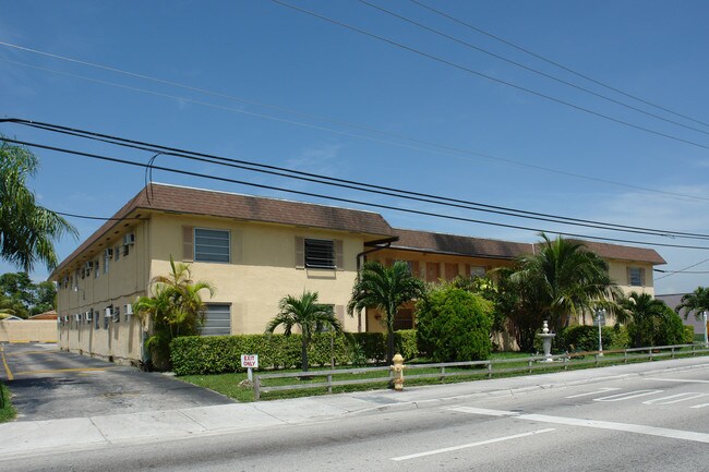 2240 Ludlam Rd in Miami, FL - Foto de edificio - Building Photo