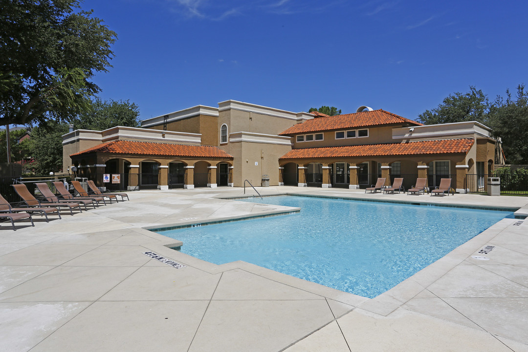 Crest Centreport in Fort Worth, TX - Foto de edificio