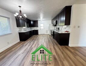 7818 Jacinto Rd in Elk Grove, CA - Building Photo - Building Photo