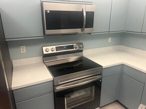 2950 SE Ocean Blvd in Stuart, FL - Building Photo - Building Photo