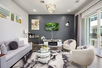 5815 Fairdale Ln in Houston, TX - Building Photo - Building Photo