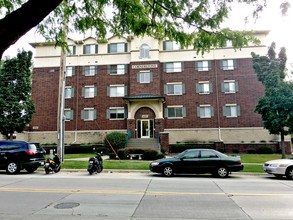 Cornerstone Apartments in Iowa City, IA - Building Photo - Building Photo