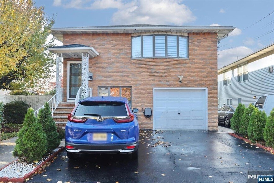 42 Ave C, Unit Apt 302 in Lodi, NJ - Foto de edificio