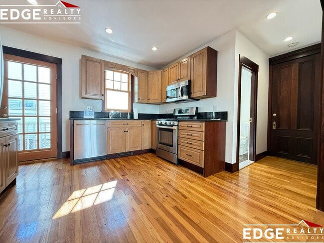 22 Saybrook St, Unit 2 in Boston, MA - Building Photo - Building Photo