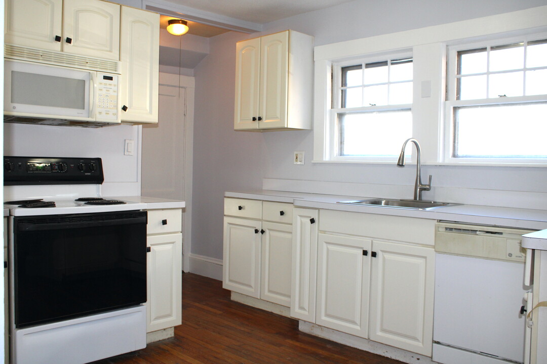 303 Main St, Unit 1 in Reading, MA - Building Photo