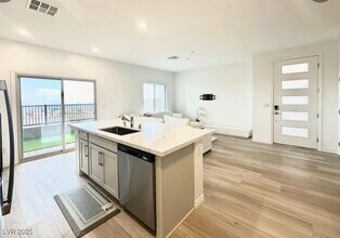 600 Carriage Hill Dr in Las Vegas, NV - Building Photo - Building Photo