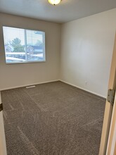 1427 W 1650 N in Layton, UT - Building Photo - Interior Photo