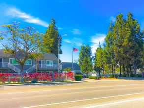 Mountain View Apartments in Moreno Valley, CA - Building Photo - Building Photo