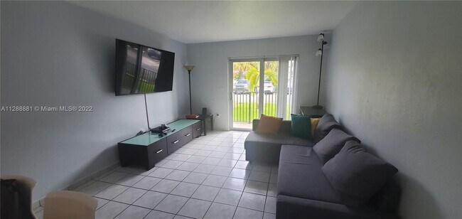 4275 NW S Tamiami Canal Dr-Unit -2-108 in Miami, FL - Building Photo - Building Photo