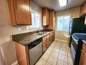 1000 Estes St in El Cajon, CA - Building Photo - Building Photo