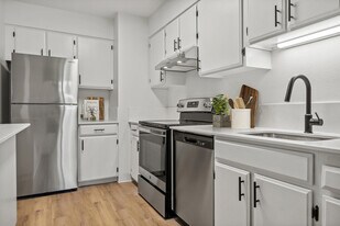 ReNew Laurelwood in Lake Oswego, OR - Building Photo