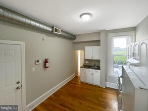 637 N 32nd St in Philadelphia, PA - Building Photo - Building Photo