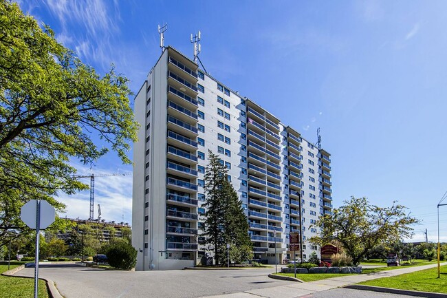 Glenridge Avenue Apartments in St Catharines, ON - Building Photo - Building Photo