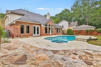 5010 Cottage Glen Ct in Houston, TX - Foto de edificio - Building Photo