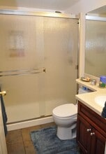 8653 Avondale Rd NE, Unit B103 in Redmond, WA - Foto de edificio - Building Photo