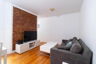 320 E 93rd St in New York, NY - Foto de edificio - Building Photo