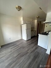 517 Edison Glen Terrace in Edison, NJ - Building Photo - Building Photo
