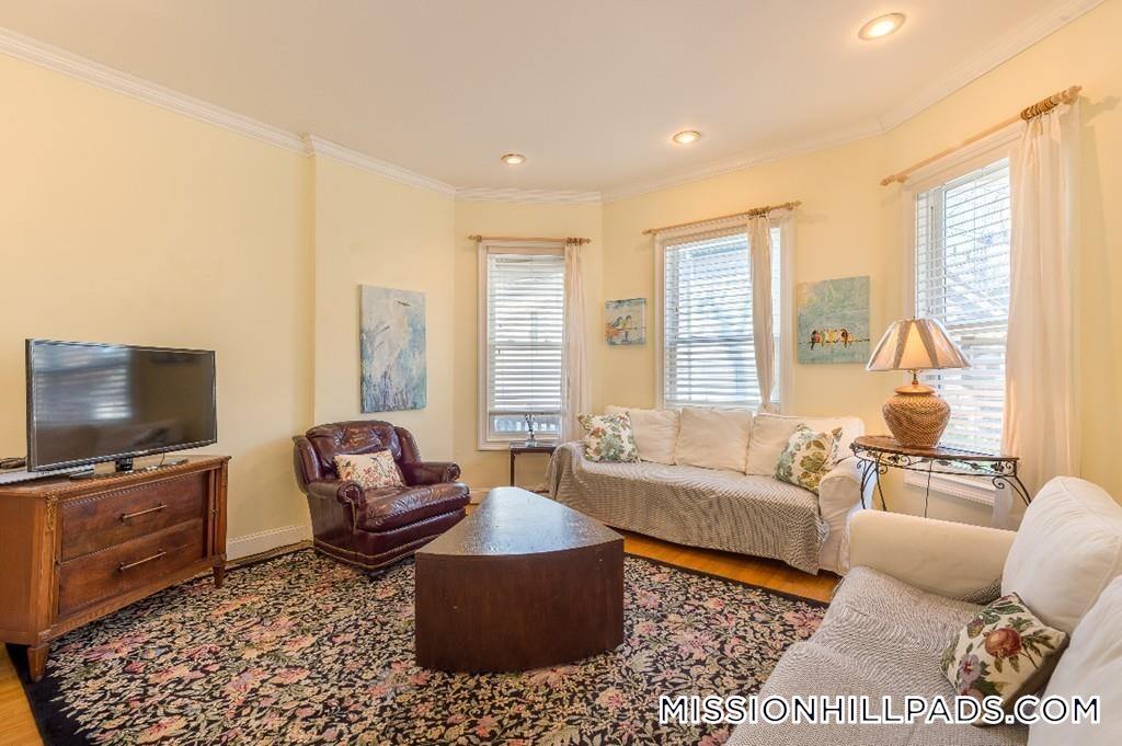74 Georgia St in Boston, MA - Building Photo