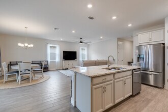 210 Spg Hl Lk Lp in Cape Coral, FL - Foto de edificio - Building Photo