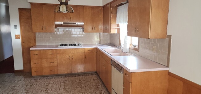 561 Chicago St in Fall River, MA - Foto de edificio - Building Photo